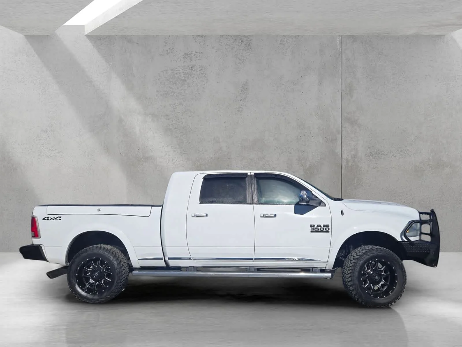 Used 2016  Ram Longhorn Limited image 3