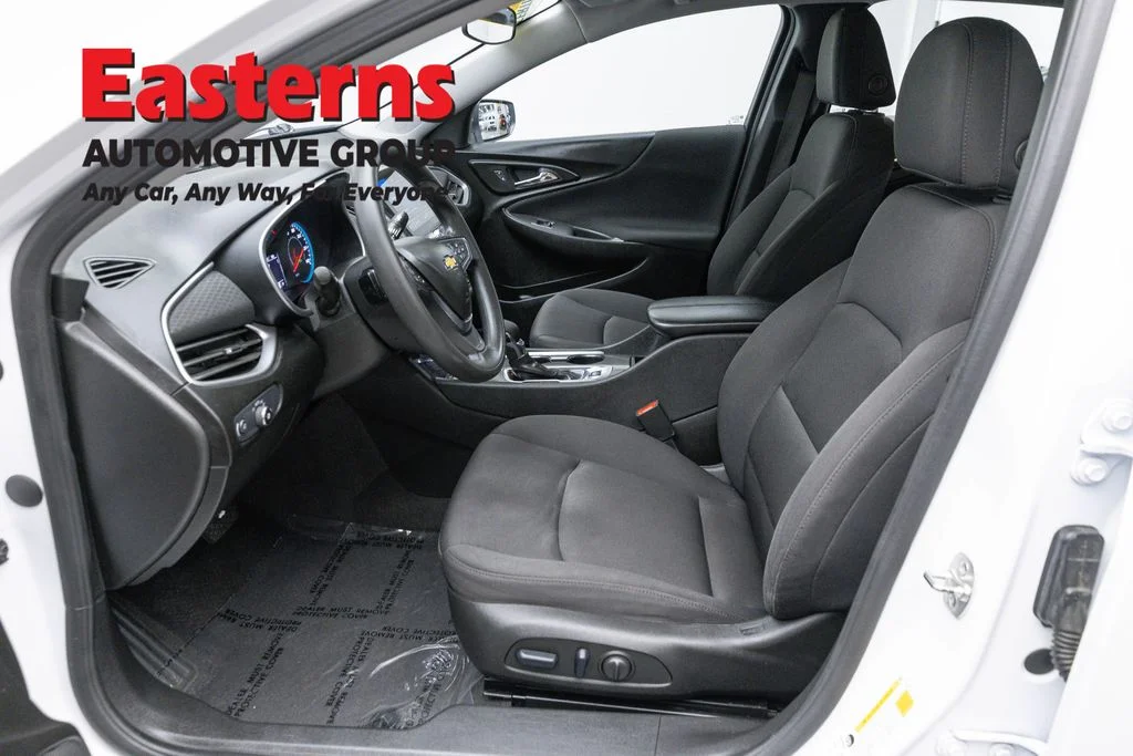 Used 2025 White Chevrolet LT image 14