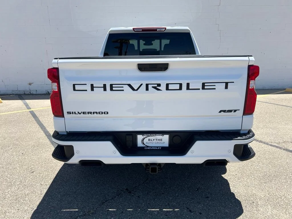 New 2026 Summit White Chevrolet RST image 4