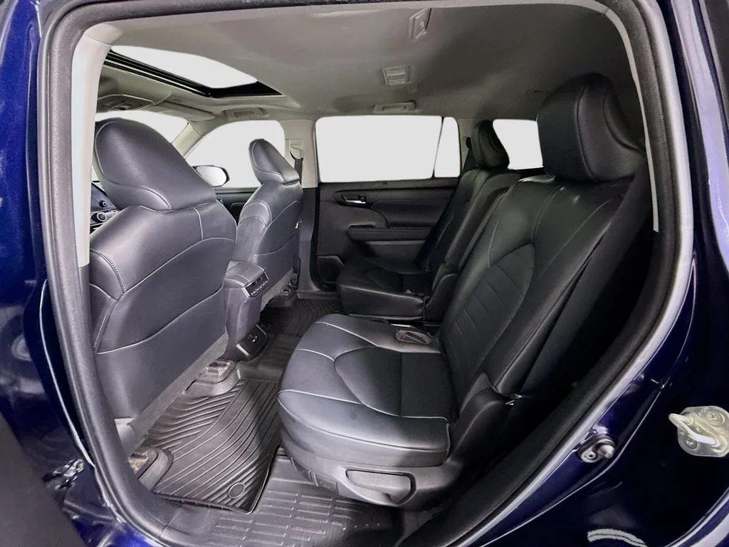 Used 2023  Toyota XLE image 21