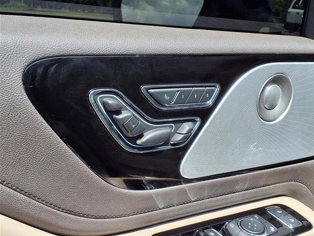 Used 2020 Black Lincoln  image 8