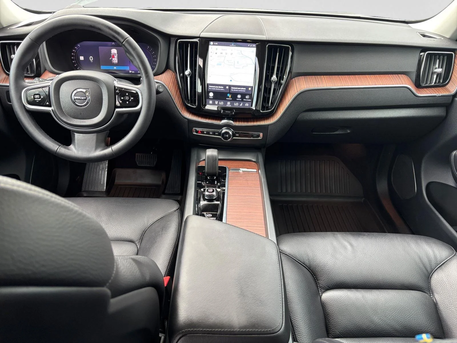 Used 2024 Crystal White Metallic Volvo Plus Dark Theme image 14