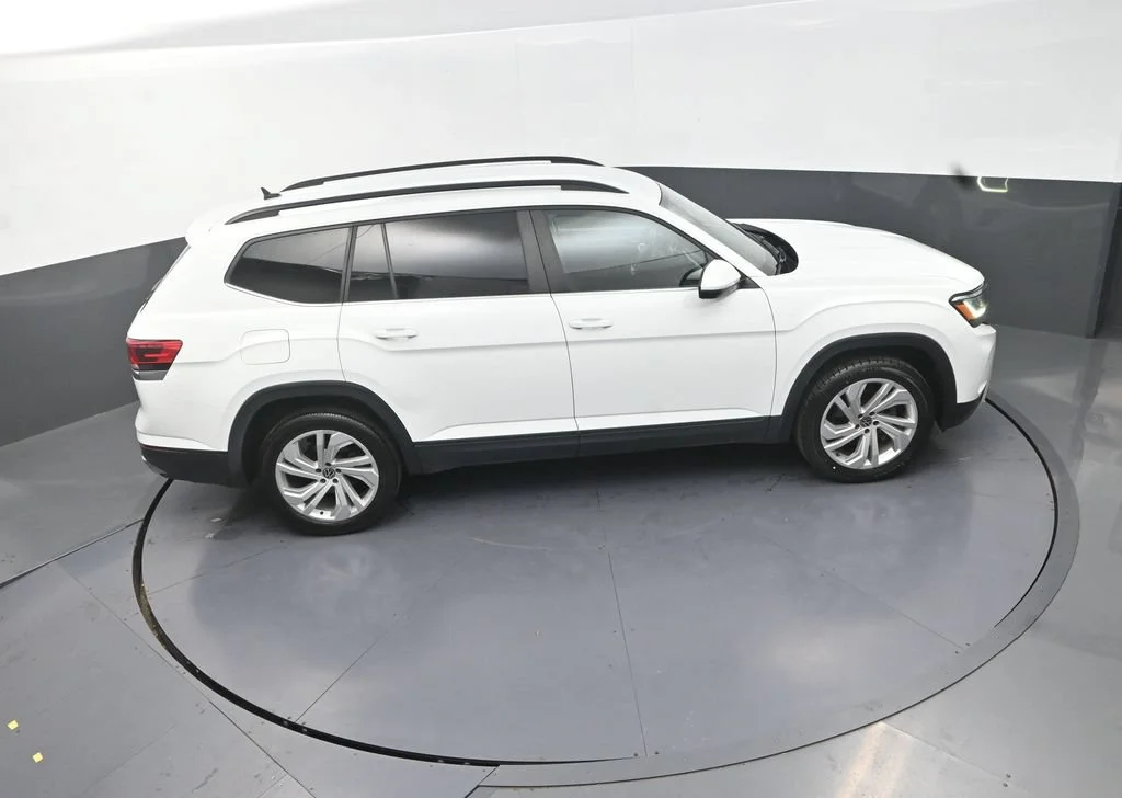 Used 2021 White Volkswagen 3.6L V6 SE w/Technology image 22
