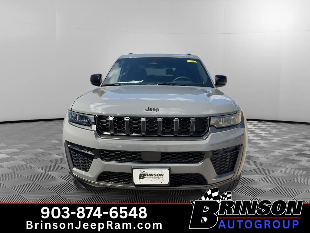 New 2027 Sting-Gray Clearcoat Jeep Laredo Altitude image 2