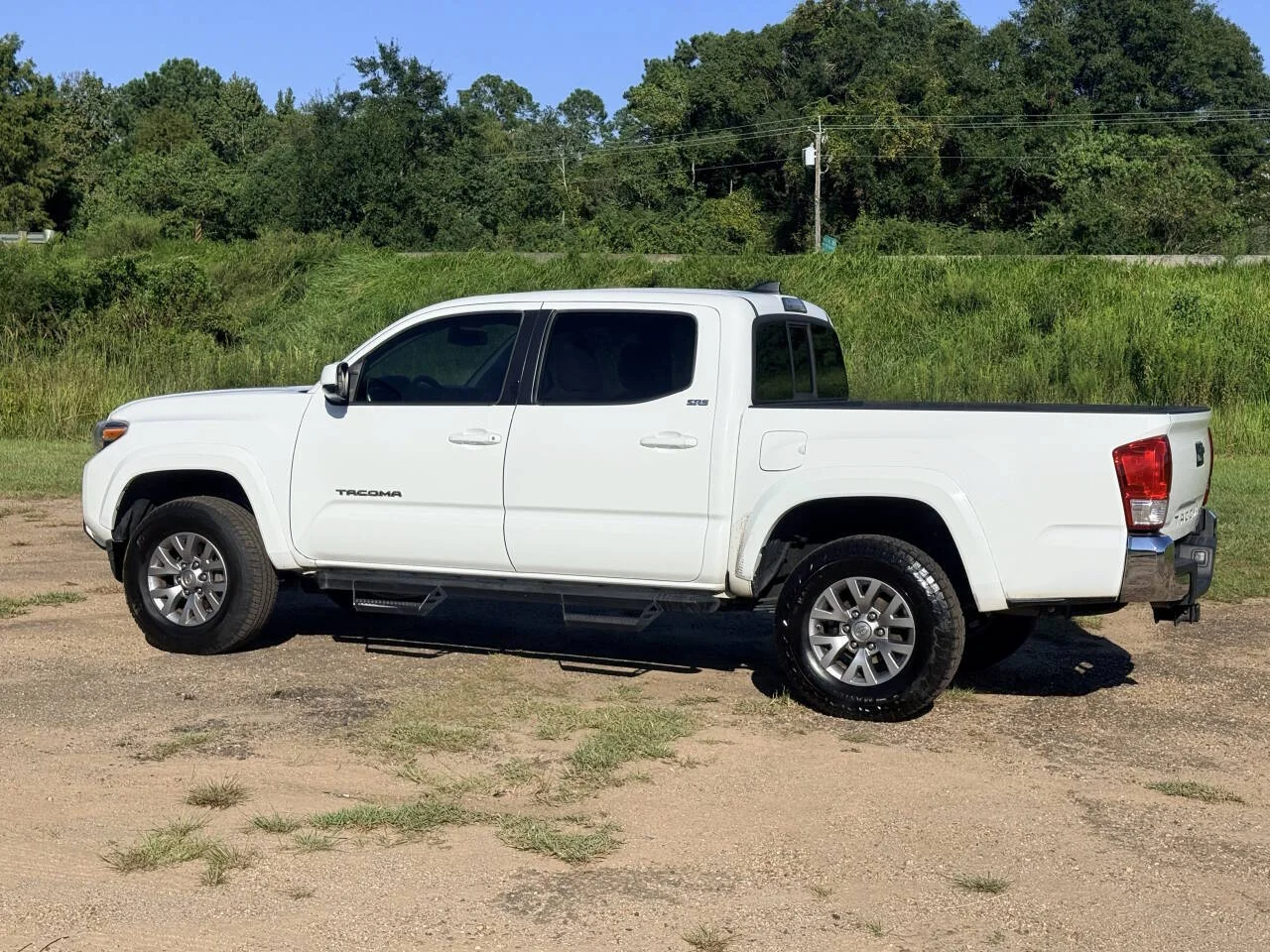 Used 2017 White Toyota SR5 V6 4x2 4dr Double Cab 5.0 ft SB image 3
