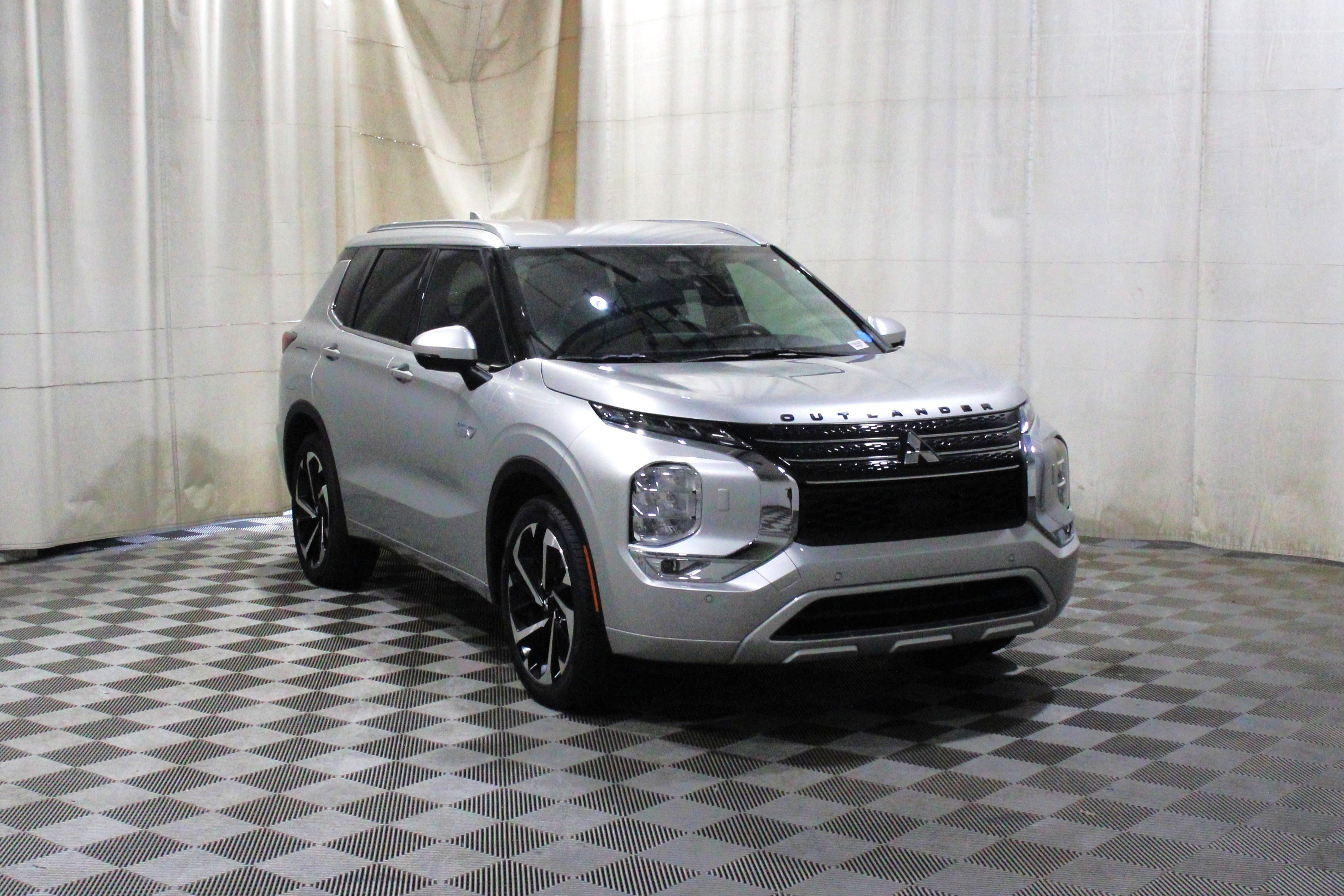 Used 2023 Alloy Silver Metallic Mitsubishi  image 1