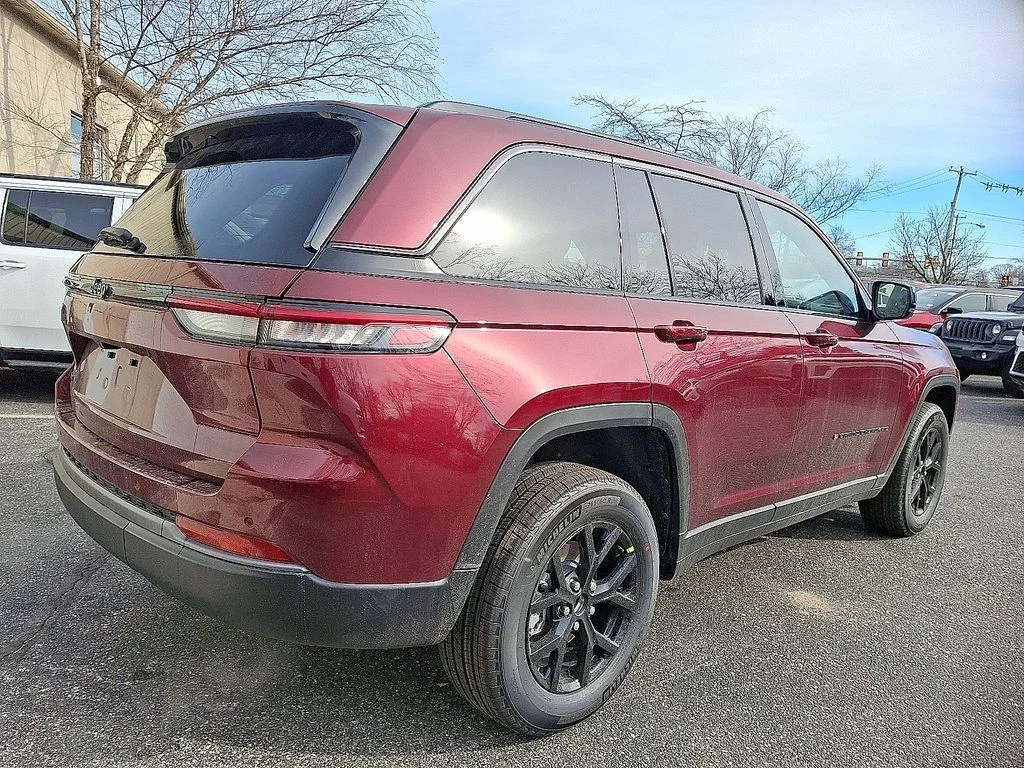 New 2026 Velvet Red Pearl-Coat Exterior Paint Jeep Altitude image 4