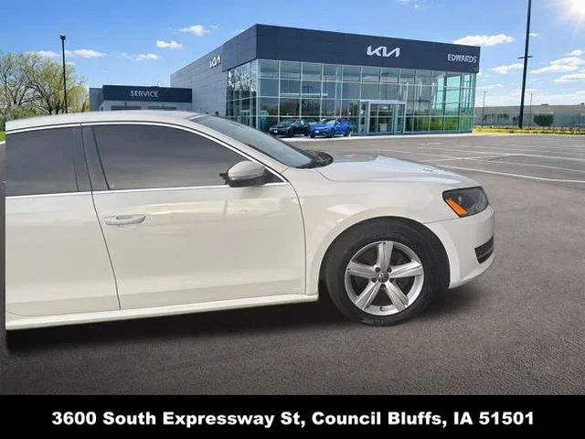 Used 2013 White Volkswagen 2.5 SE image 5