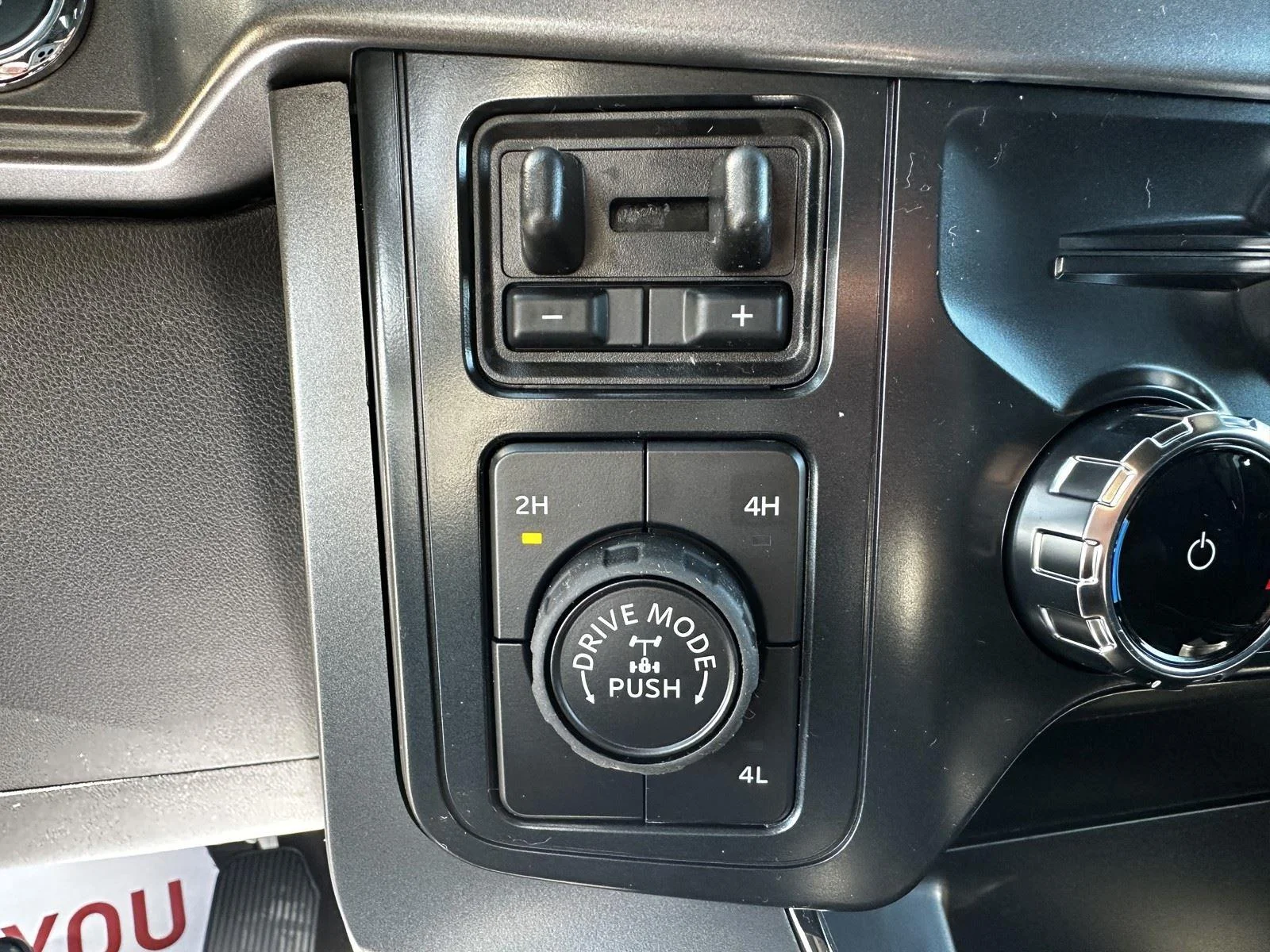 New 2026 Oxford White Ford XLT image 29
