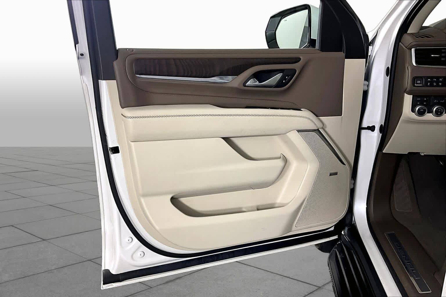 Used 2023 White Frost Tricoat GMC Denali image 20