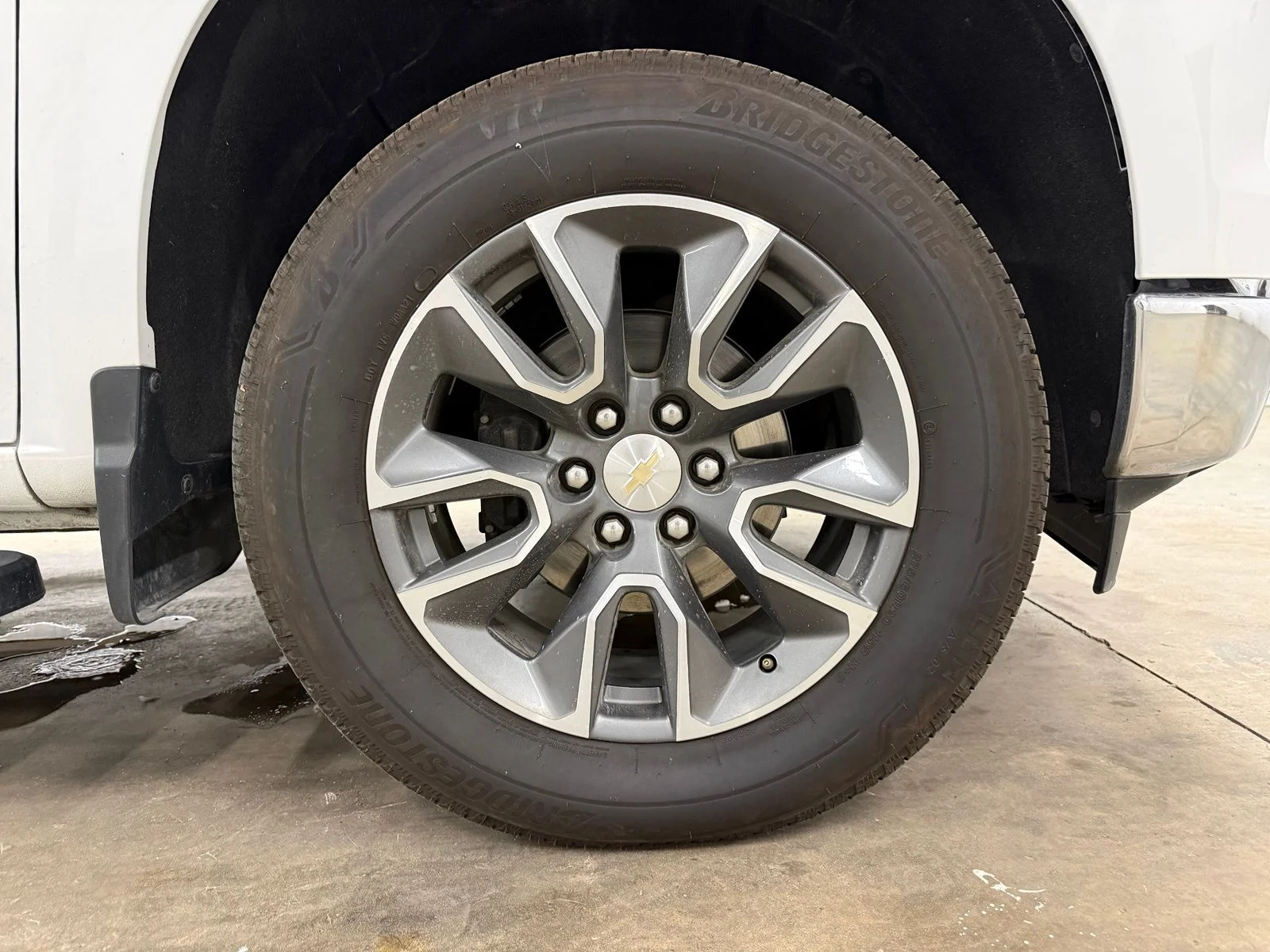 Used 2024 White Chevrolet LT image 32