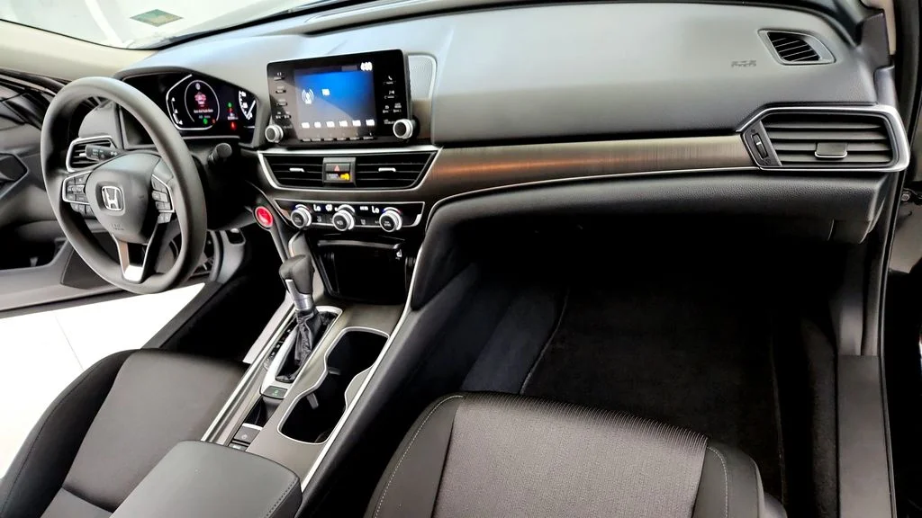 Used 2020  Honda LX image 15