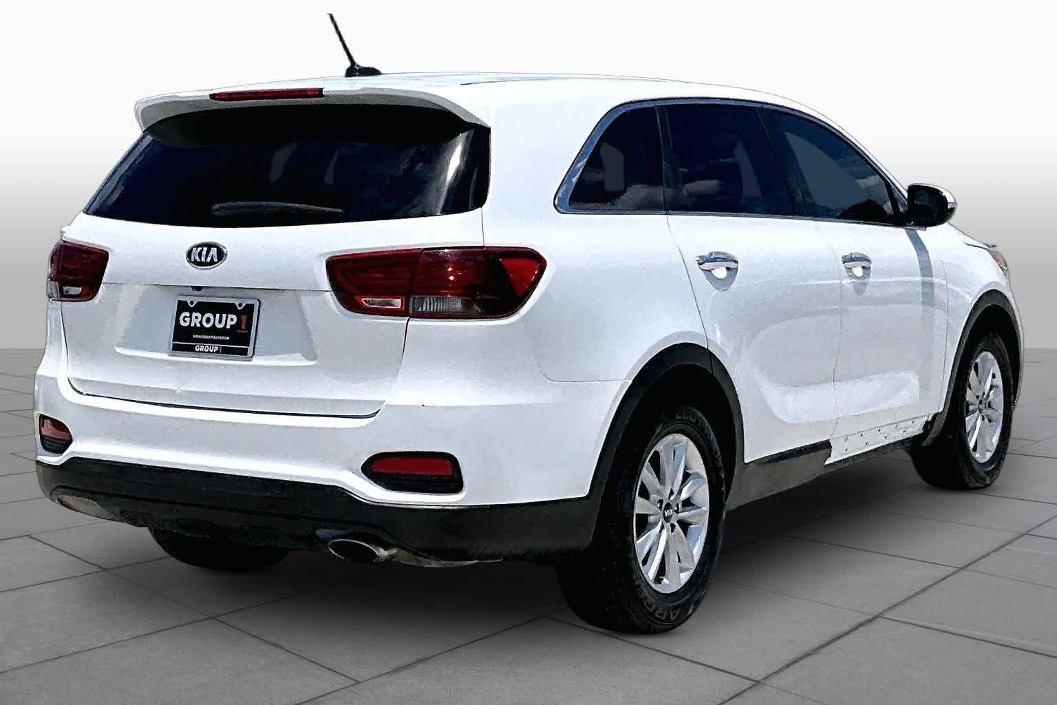 Used 2019 Snow White Pearl Kia LX V6 image 12