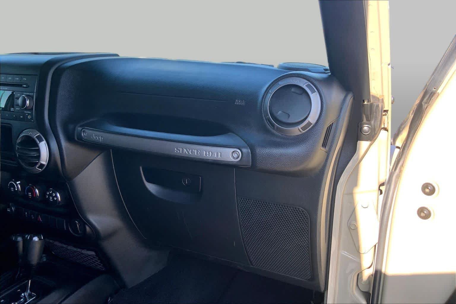 Certified Used 2017 Gobi Clearcoat Jeep Sport image 19