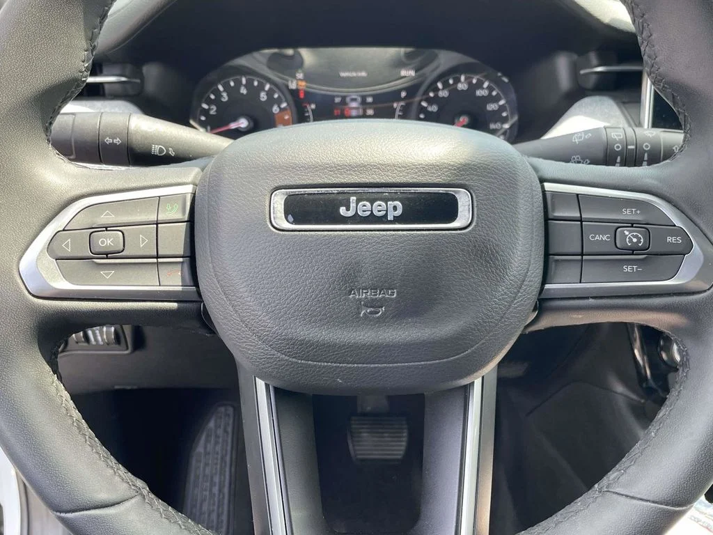 Used 2024 White Jeep Latitude image 18