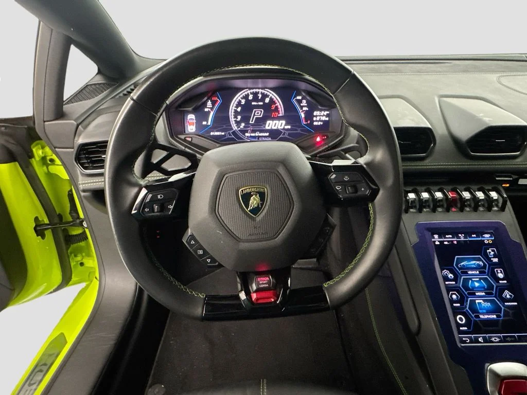 Used 2020  Lamborghini  image 23
