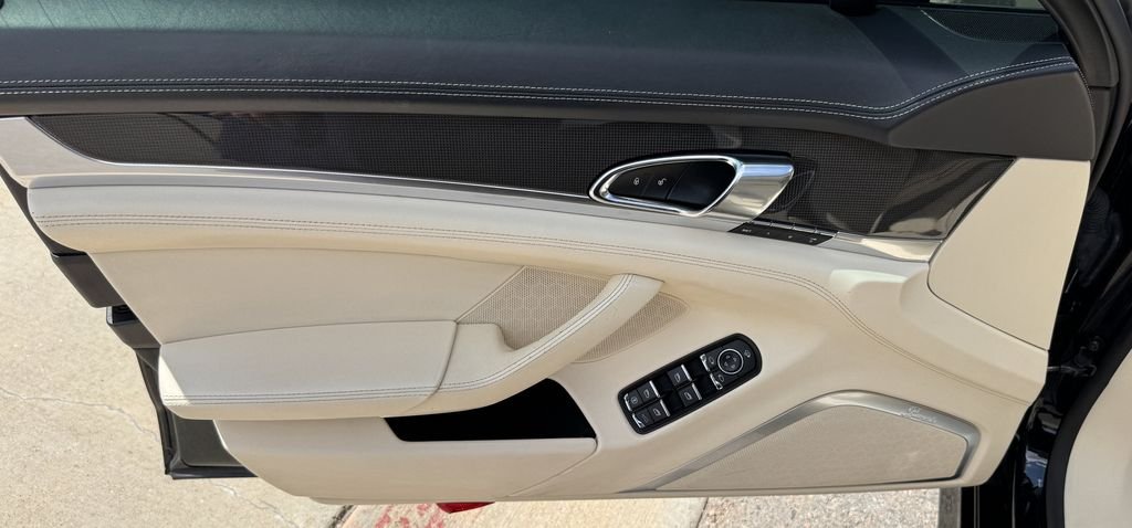 Used 2013 Black Porsche Turbo image 13