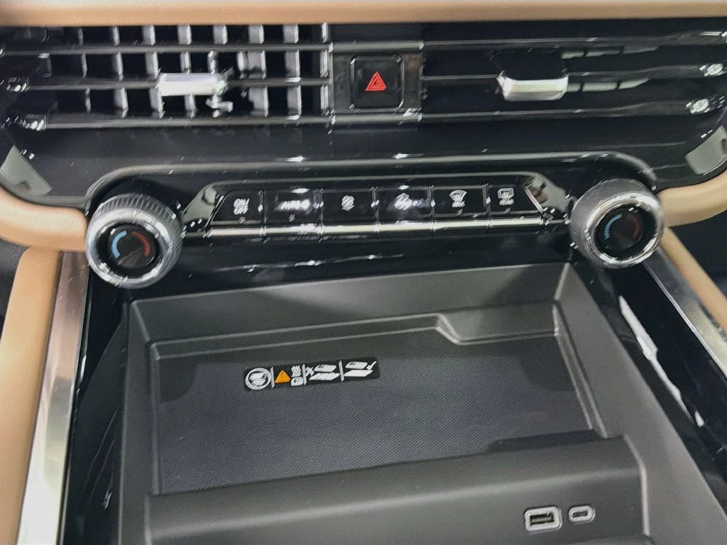 2026 Chevrolet Suburban High Country - Photo 17