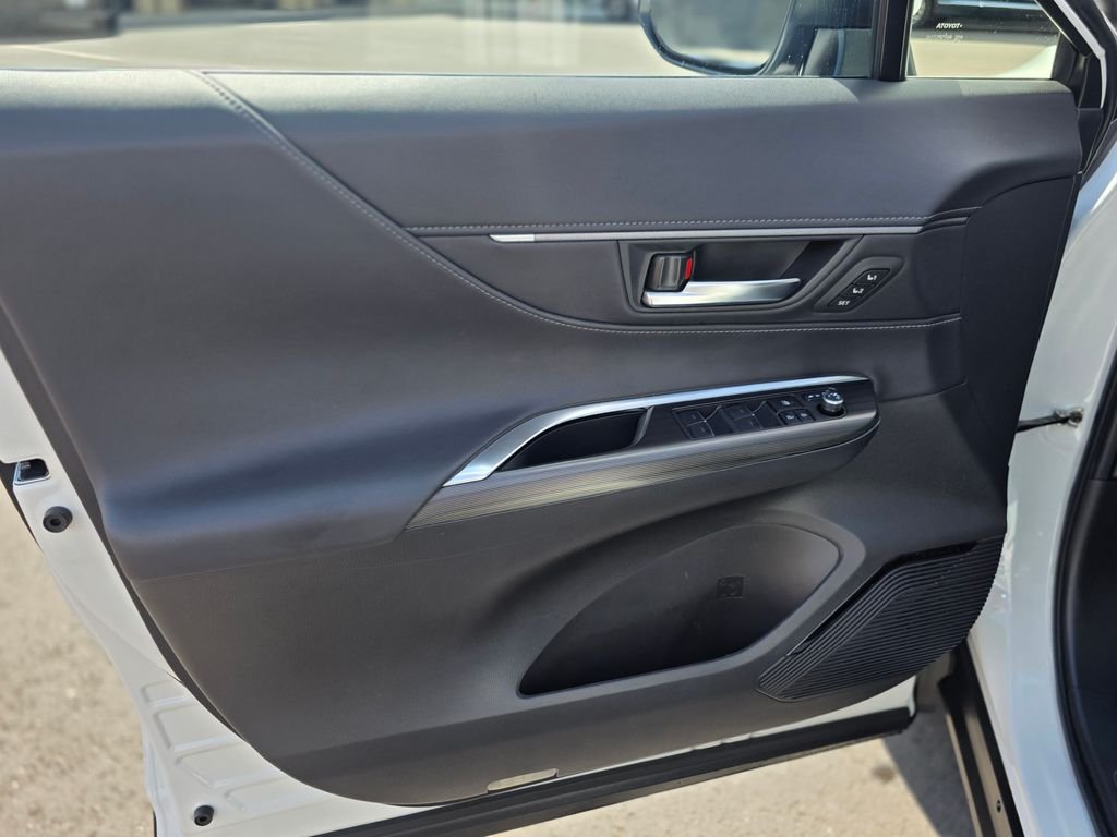2024 Toyota Venza XLE - Photo 21
