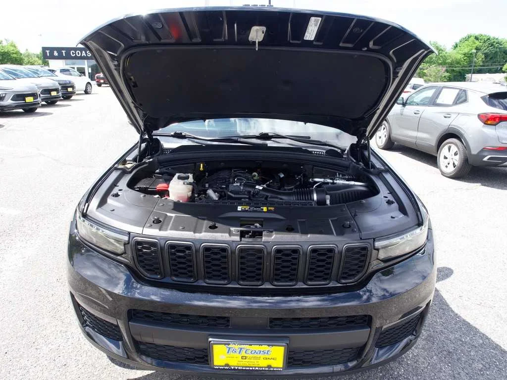 Certified Used 2022 Black Jeep Limited 4x4 image 44