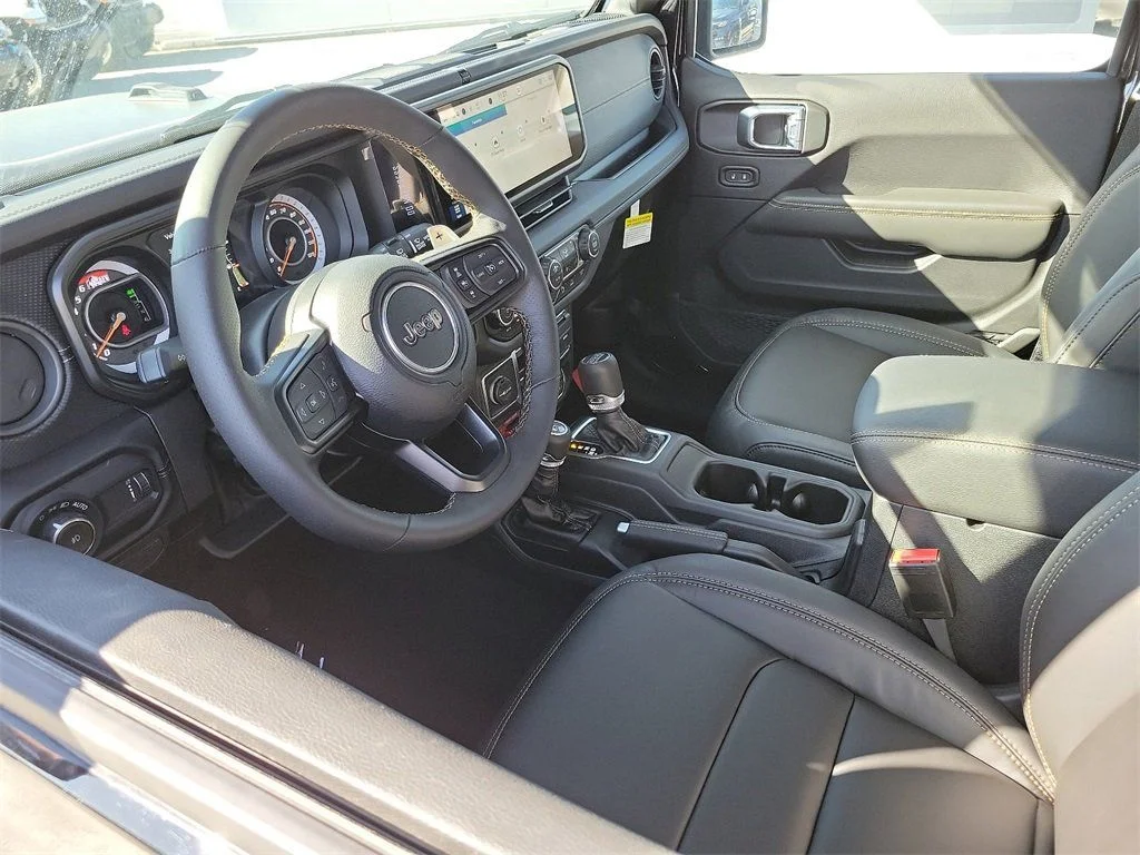 New 2024 Black Clear-Coat Exterior Paint Jeep Rubicon 392 image 2