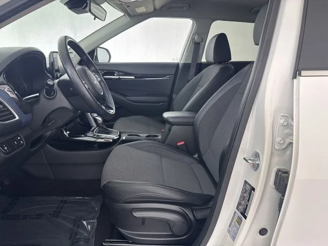 Used 2023 White Kia S image 25