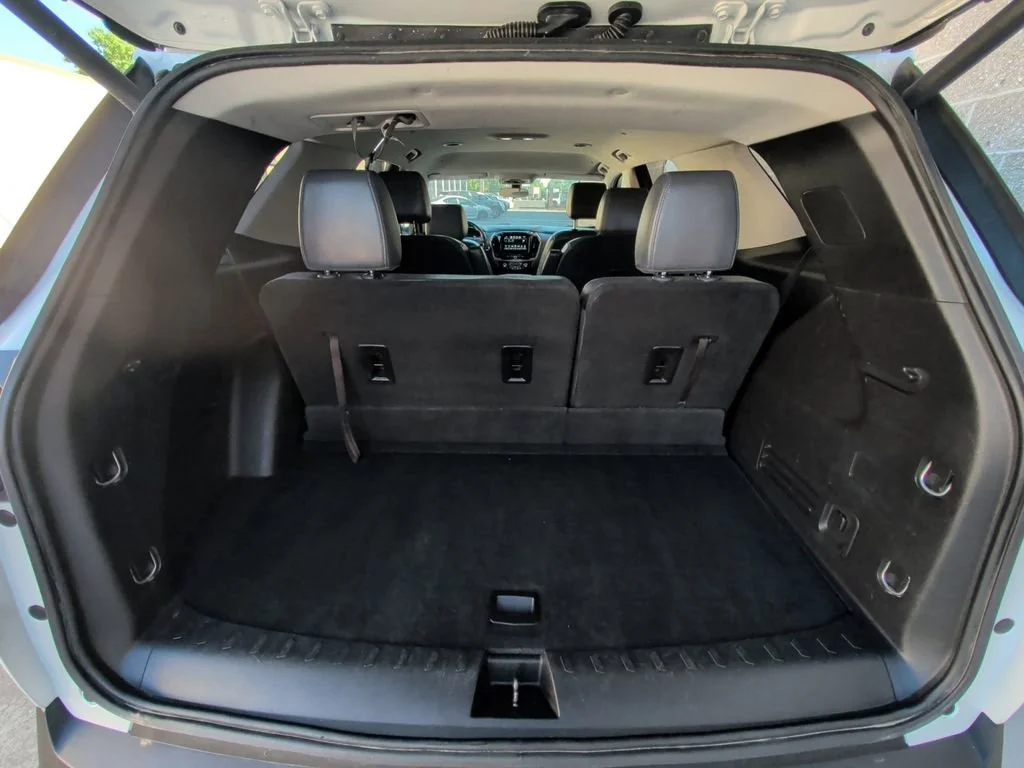 Used 2019 IRIDESCENT PEARL TRICOAT Chevrolet LT Leather image 17