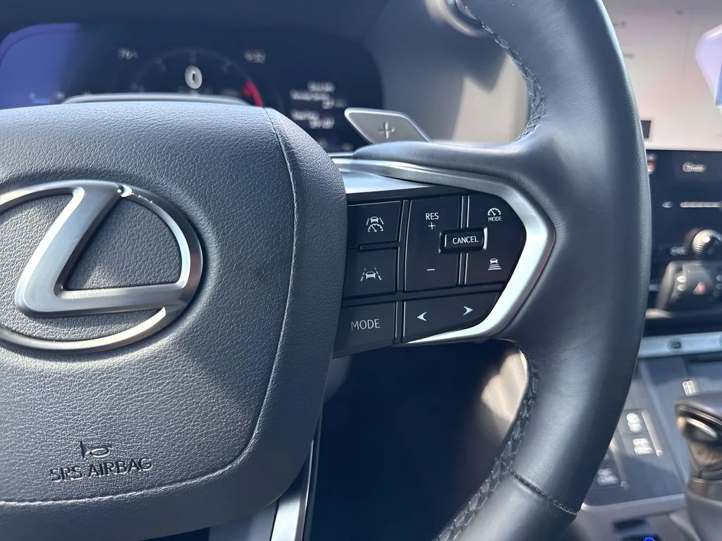 Used 2024  Lexus 550 Overtrail+ image 17