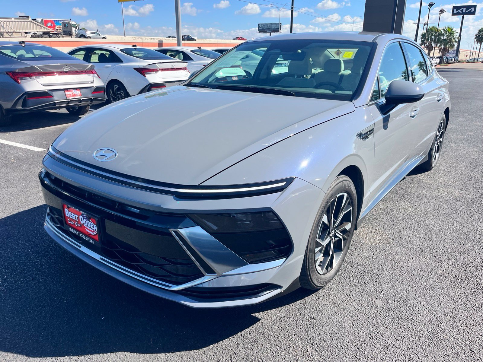 Used 2025 Blue Hyundai SEL image 3