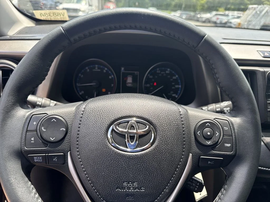 Used 2017 Gray Toyota XLE image 23
