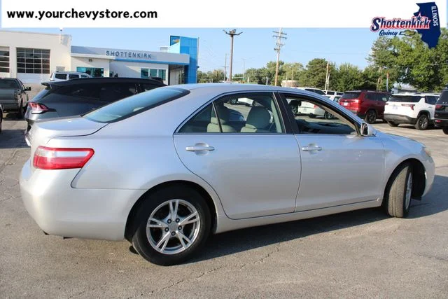 Used 2009 Silver Toyota LE image 4