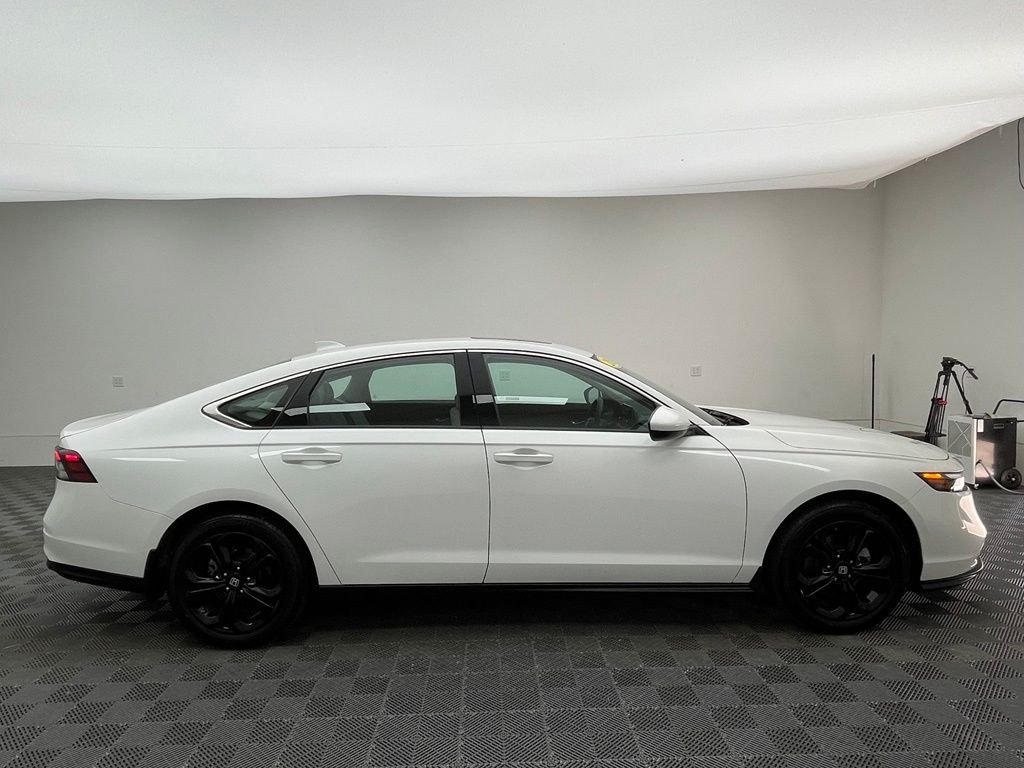 Used 2024 White Honda EX image 7