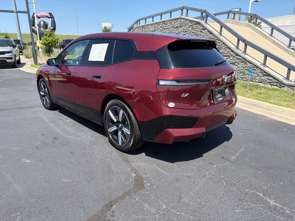 Used 2023 Red BMW xDrive50 image 5