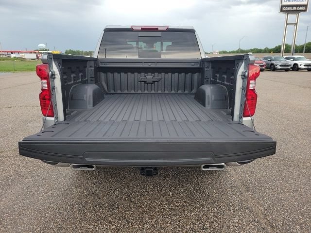 New 2026 Sterling Gray Metallic Chevrolet LT image 28