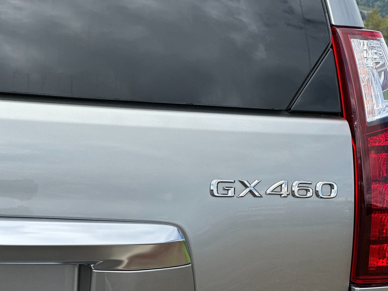 Used 2022 Silver Lexus 460 image 33