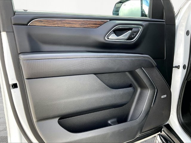 Used 2024 Summit White Chevrolet Premier image 9