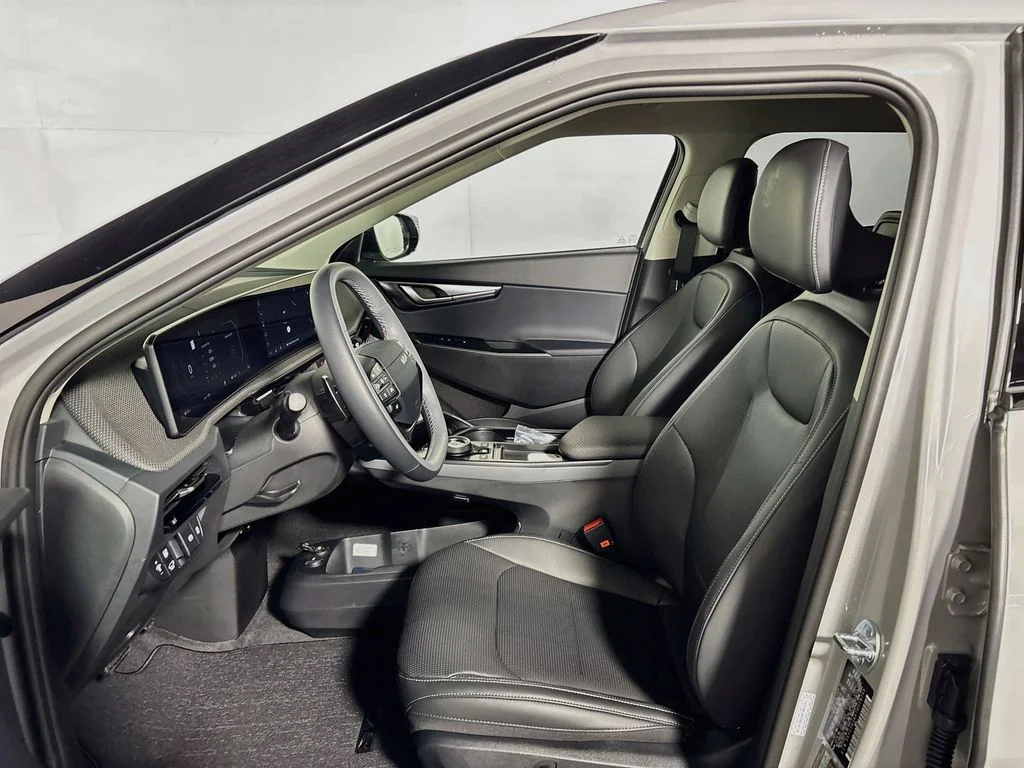 New 2026 Wolf Gray Kia WIND image 11