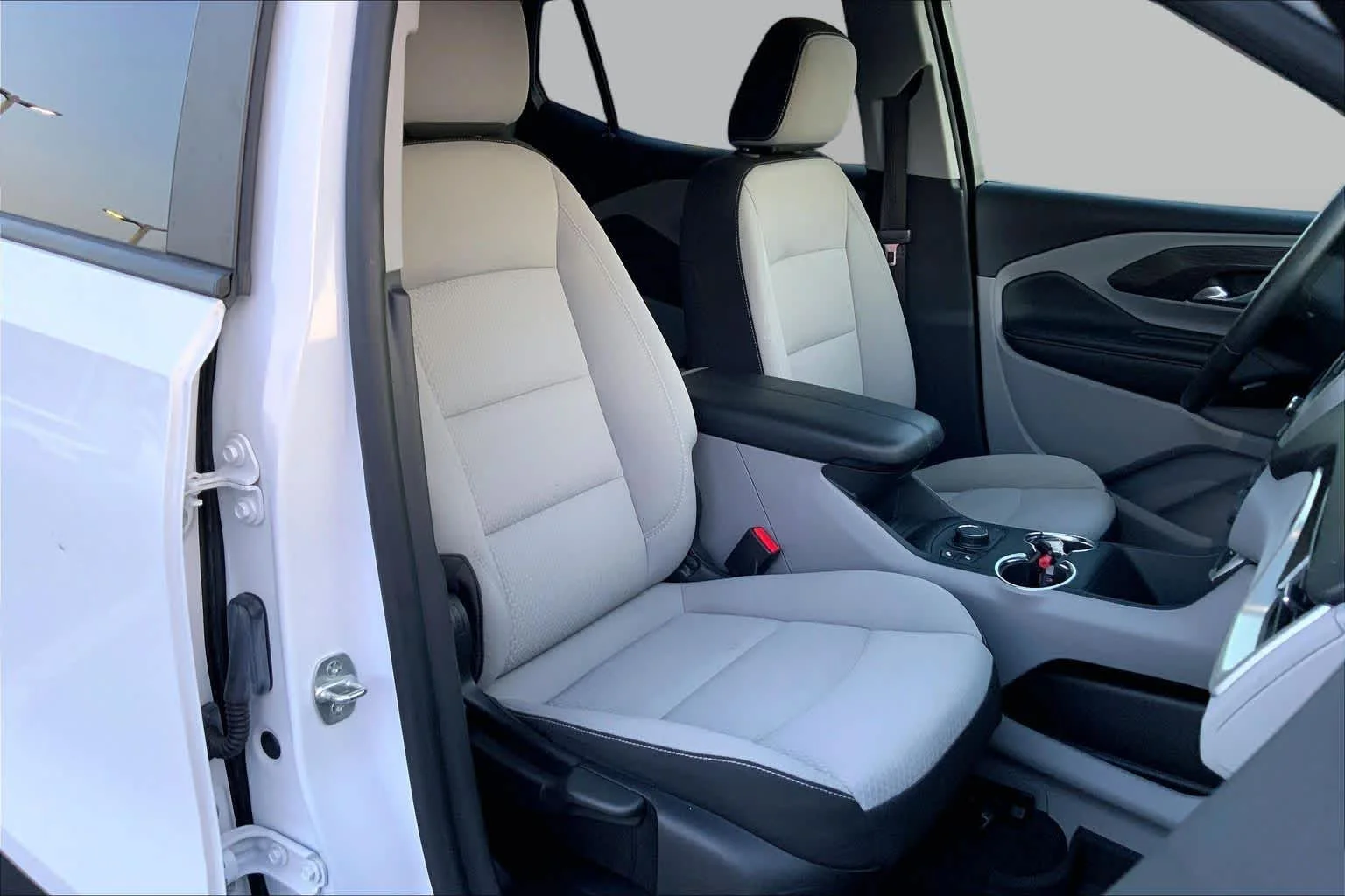 Used 2022 Summit White GMC SLE image 8