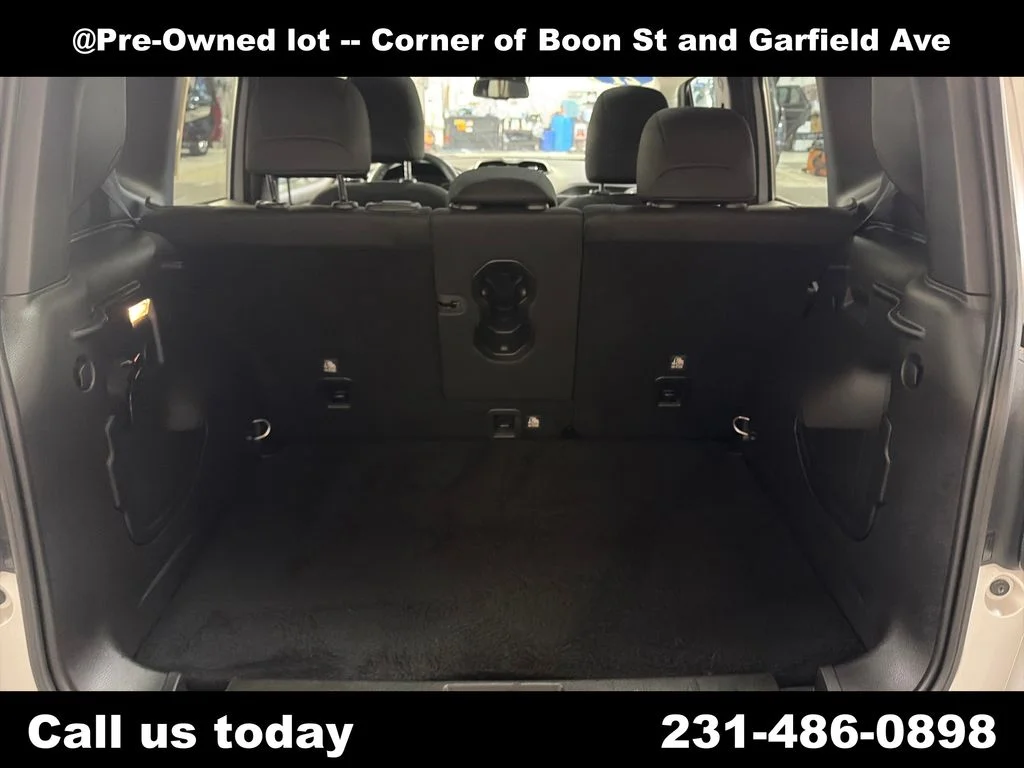 Used 2021 Silver Jeep Latitude image 22