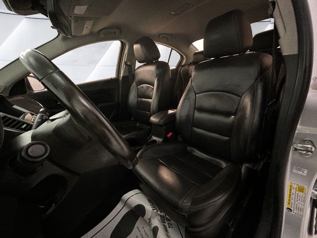 Used 2015 Silver Chevrolet 2LT image 8