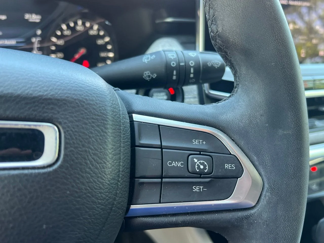 Used 2023 Black Jeep Latitude image 33
