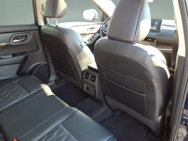 Used 2024 Blue Nissan Platinum image 18