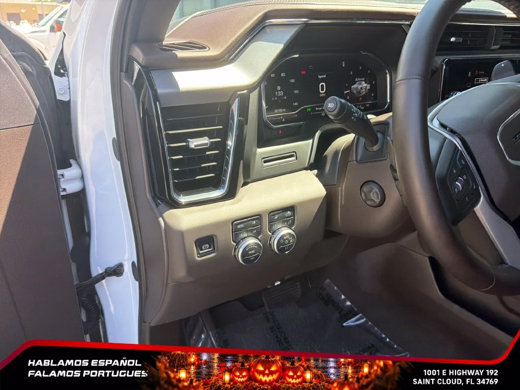 Used 2025 White Frost Tricoat GMC Denali image 18