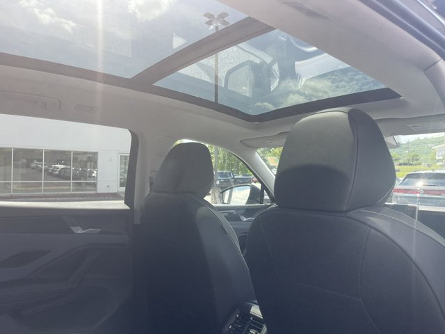 New 2026 Deep Black Pearl Volkswagen 2.0T SE image 5