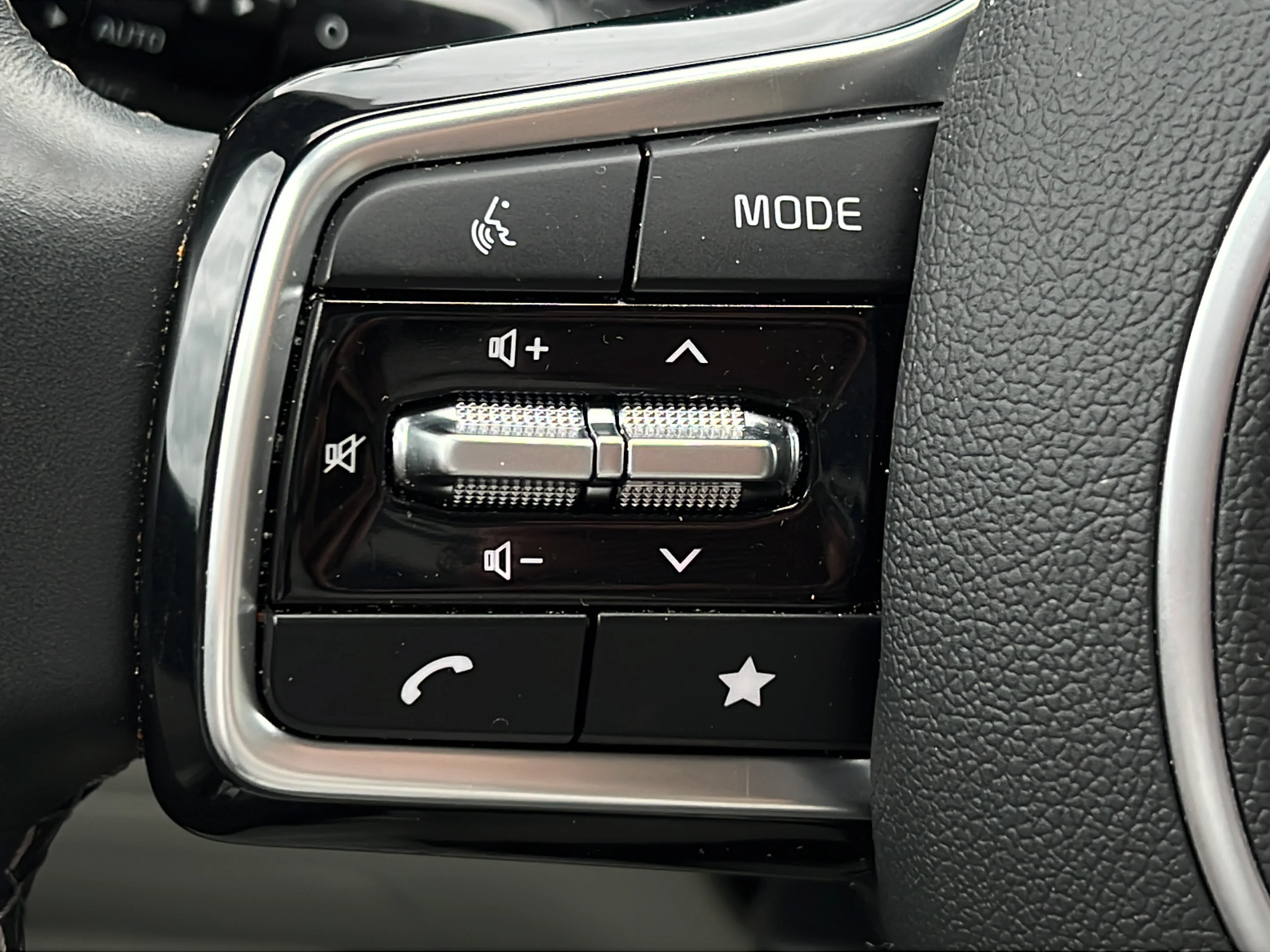 Used 2025 Wolf Gray Kia EX image 24