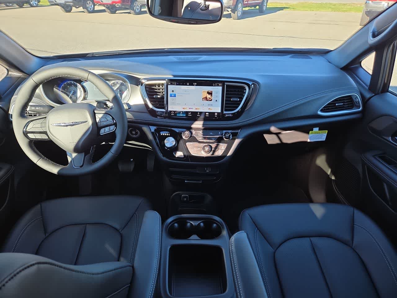 2026 Chrysler Pacifica Select - Photo 18