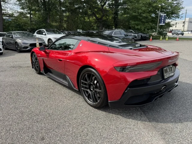 Used 2022 RED Maserati  image 18