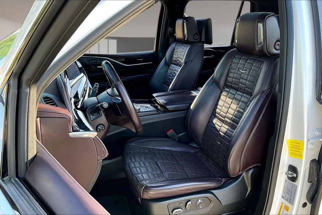 Used 2023 White Cadillac Sport Platinum image 27