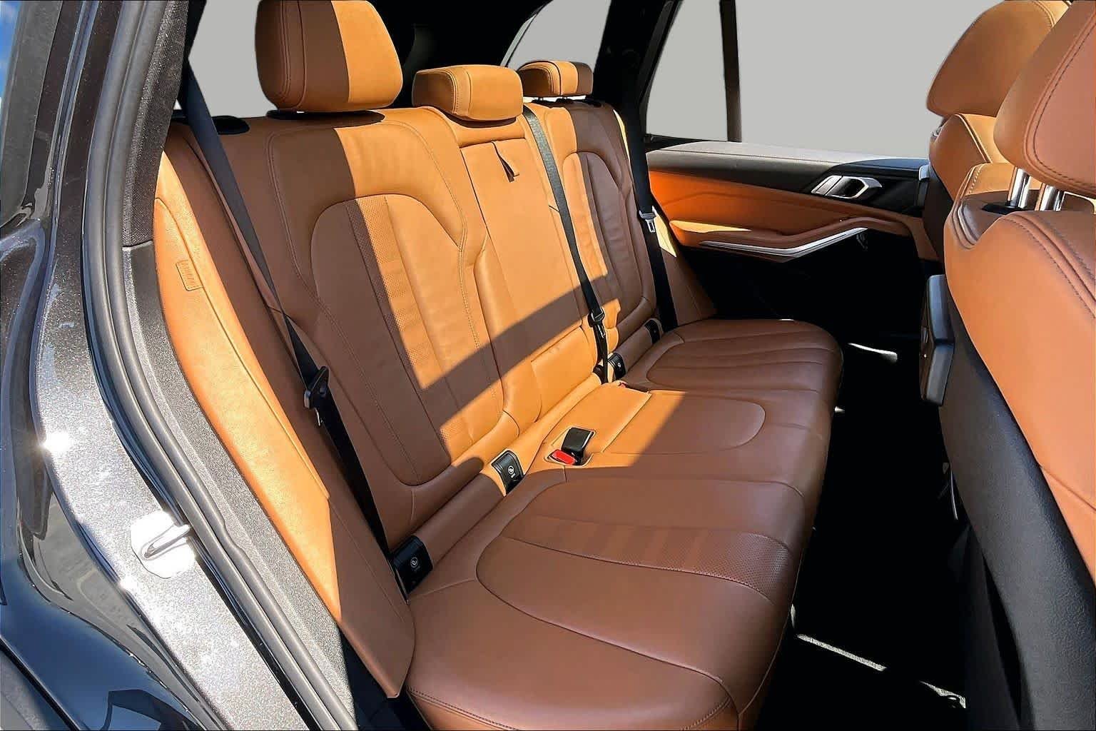 Used 2021 Dark Graphite Metallic BMW xDrive40i image 20