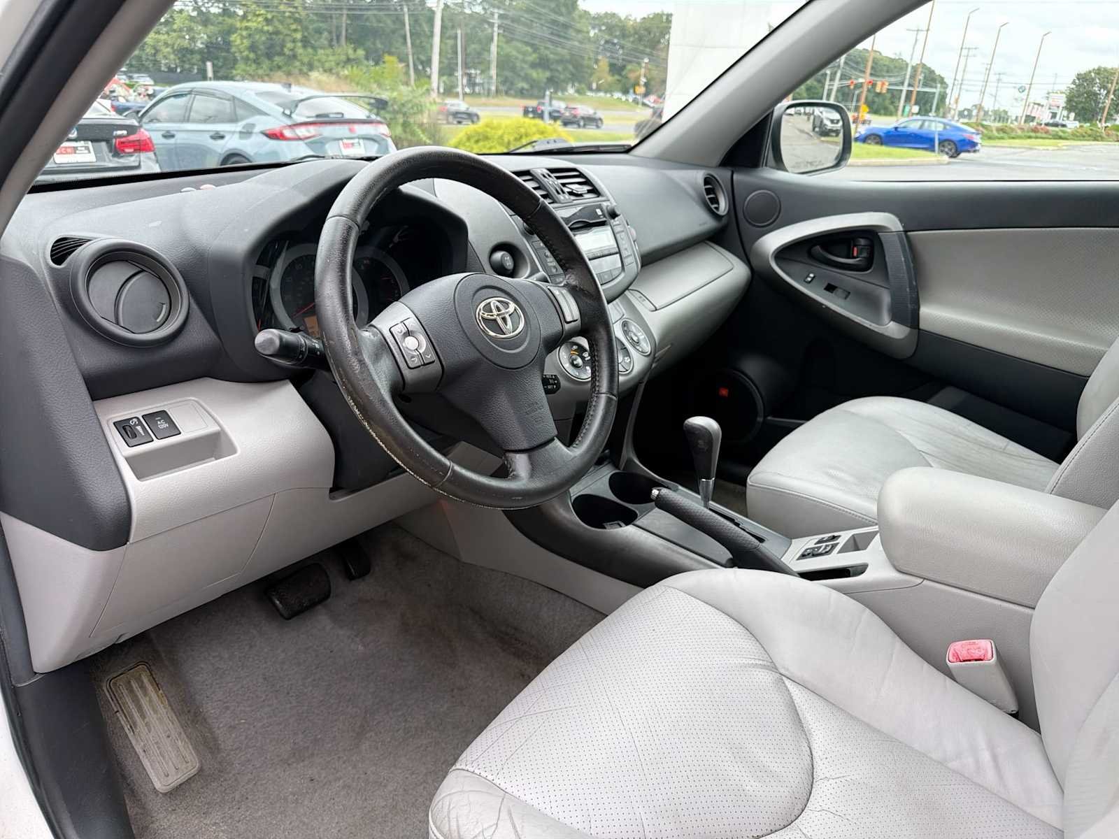 Used 2010 Blizzard Pearl Toyota Ltd image 10